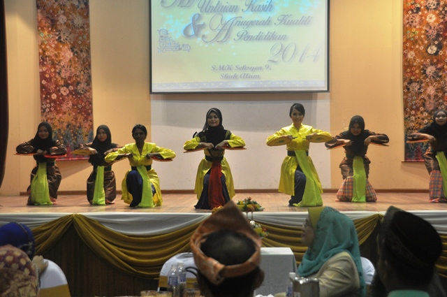 Majlis Jamuan Kelab guru bawa tema Kesultanan Melayu  WARTA 9